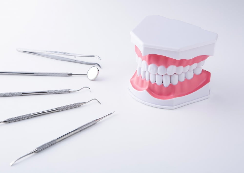 歯茎の下の歯石を除去